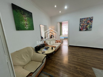 Apartament in vila- renovata - intarere separata - zona Stefan cel Mare